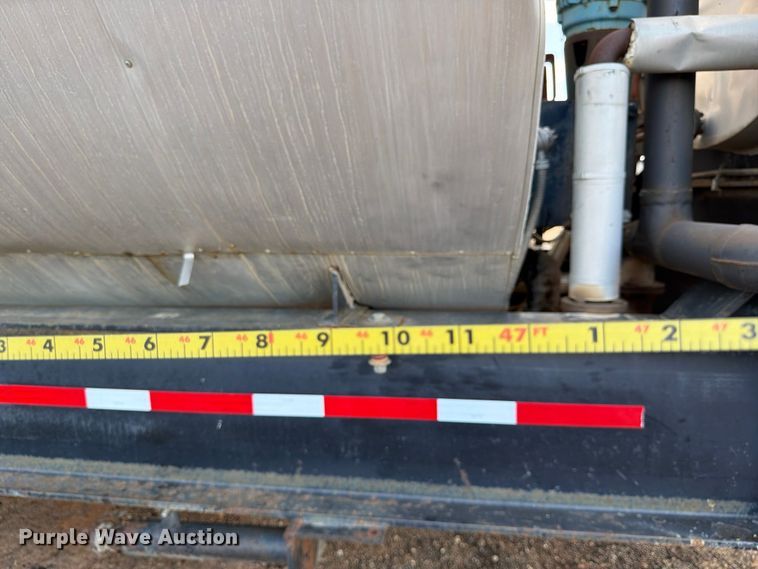 image for item ED5363 Insulated oil tank trailer