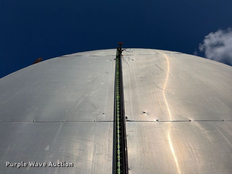 image for item ED5363 Insulated oil tank trailer