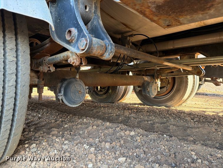 image for item ED5363 Insulated oil tank trailer