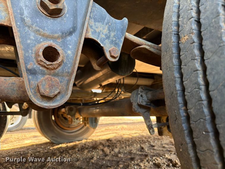image for item ED5363 Insulated oil tank trailer