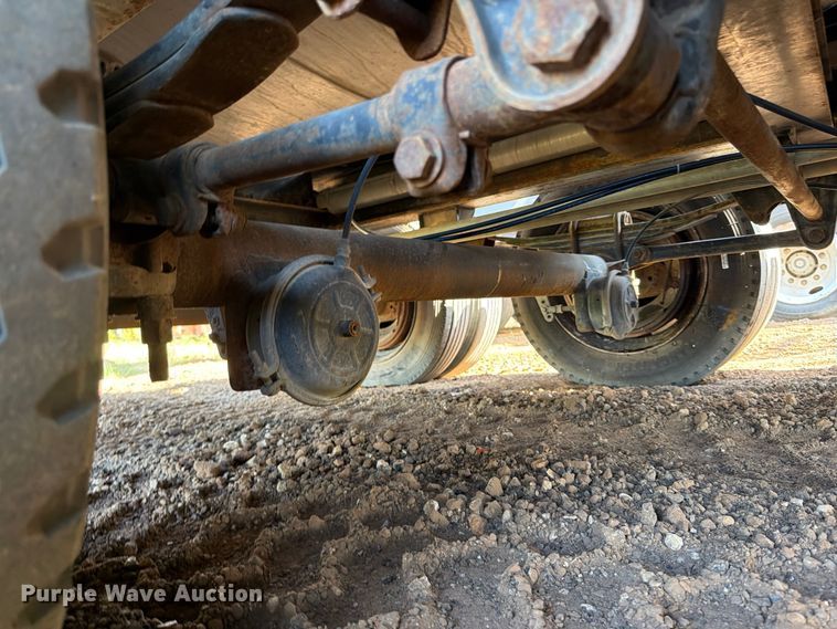 image for item ED5363 Insulated oil tank trailer