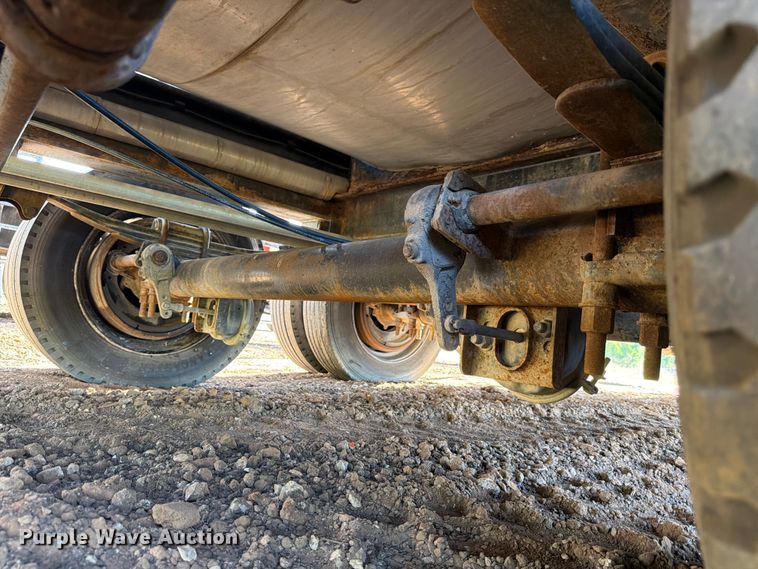 image for item ED5363 Insulated oil tank trailer