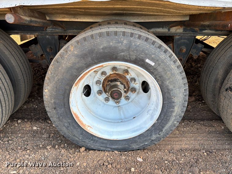 image for item ED5363 Insulated oil tank trailer
