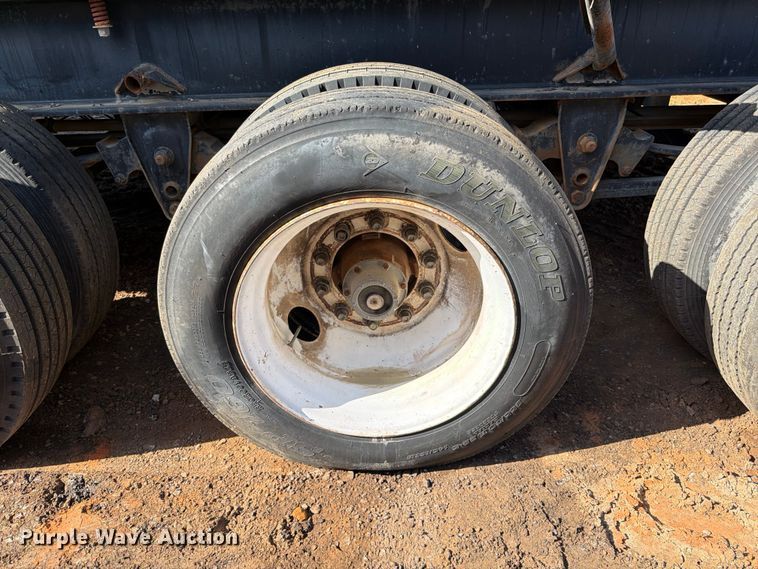 image for item ED5363 Insulated oil tank trailer