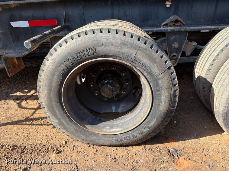 image for item ED5363 Insulated oil tank trailer