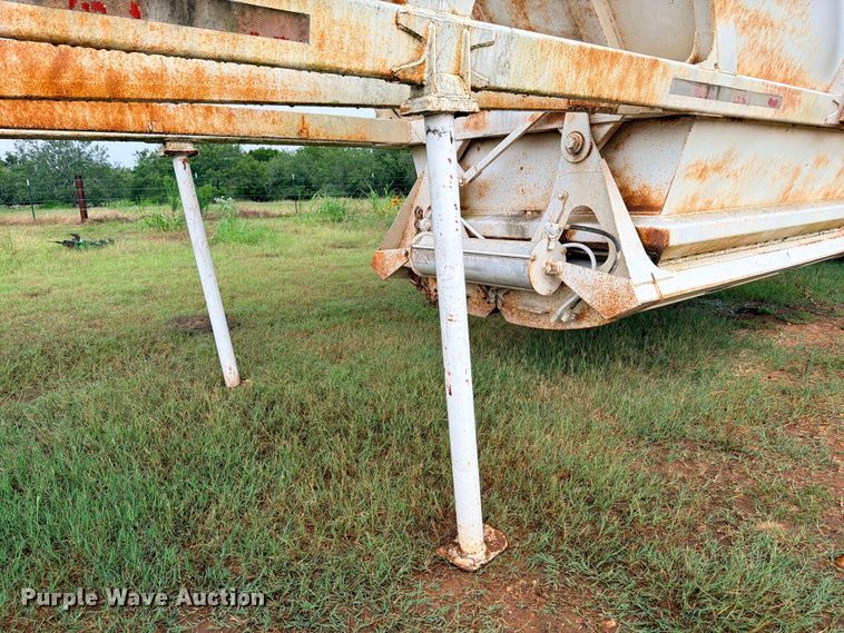 image for item ED5402 1993 Ranco bottom dump trailer