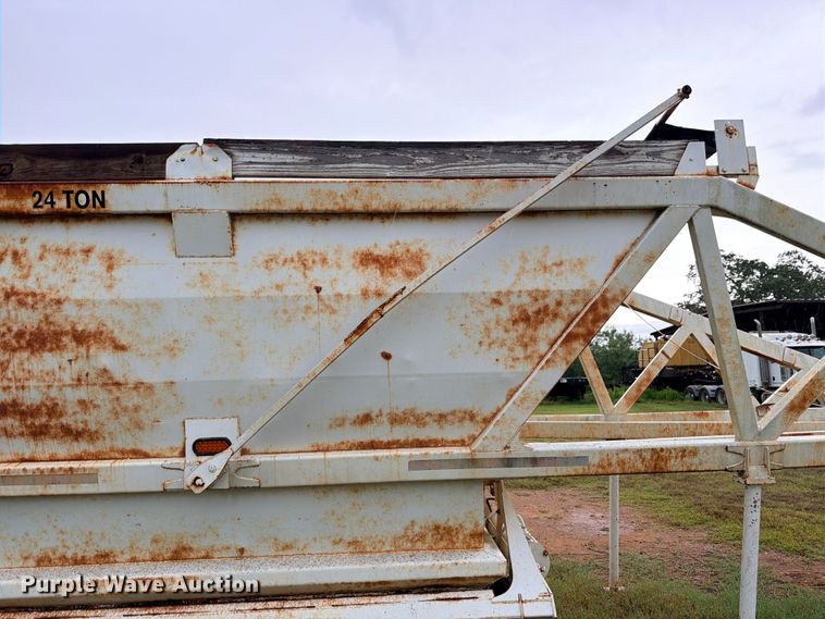 image for item ED5402 1993 Ranco bottom dump trailer