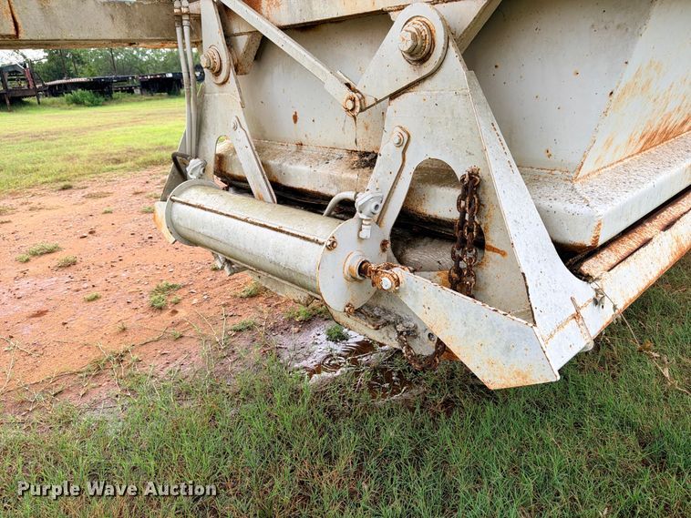 image for item ED5402 1993 Ranco bottom dump trailer