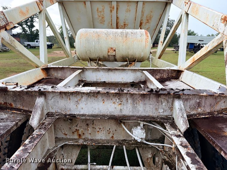 image for item ED5402 1993 Ranco bottom dump trailer