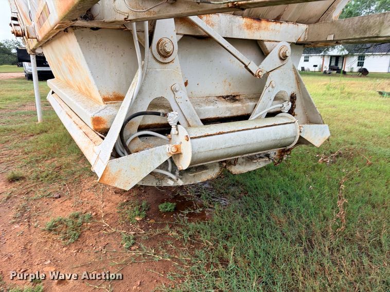 image for item ED5402 1993 Ranco bottom dump trailer
