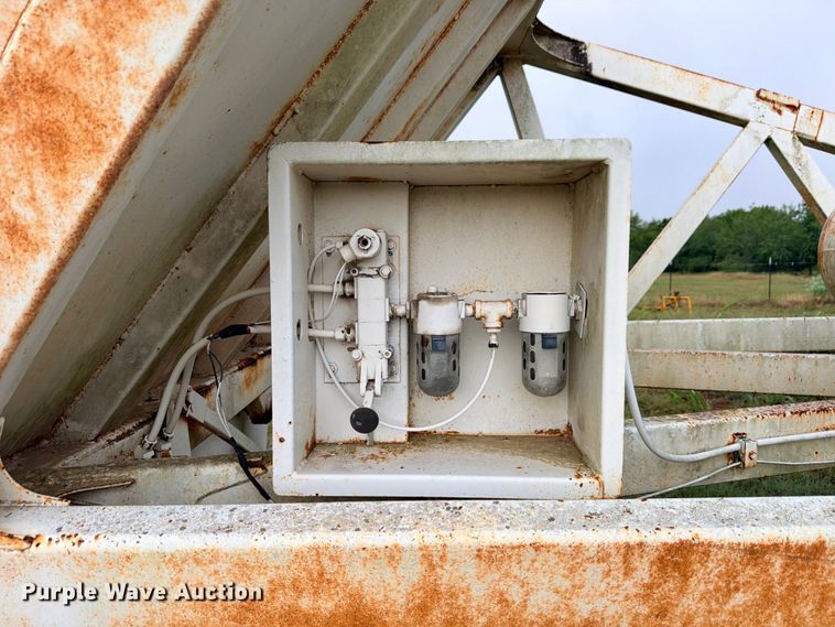 image for item ED5402 1993 Ranco bottom dump trailer
