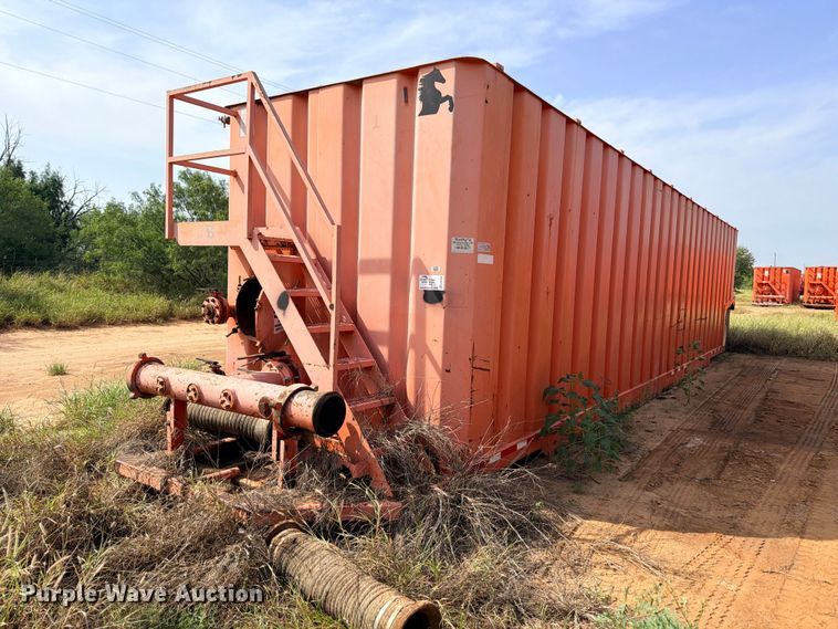 Salty's Tank Manufacturing frac tank trailer