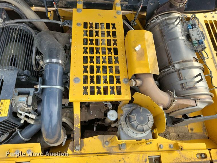 image for item EE1174 2012 Komatsu PC360LC-10 excavator
