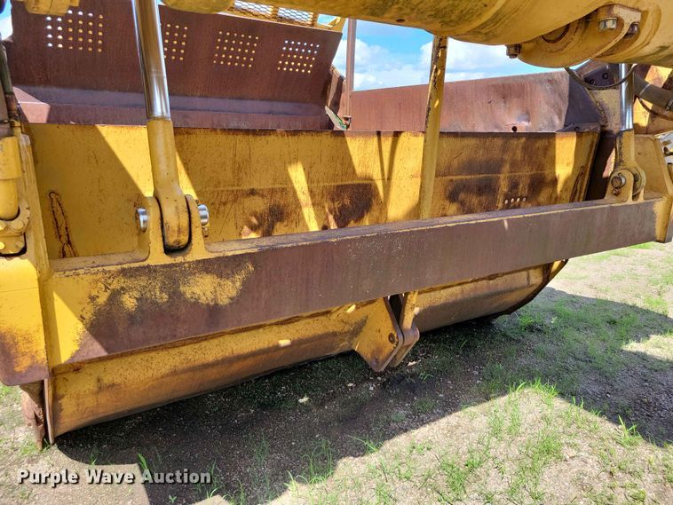 image for item EE1180 1983 Caterpillar 637D conventional scraper 