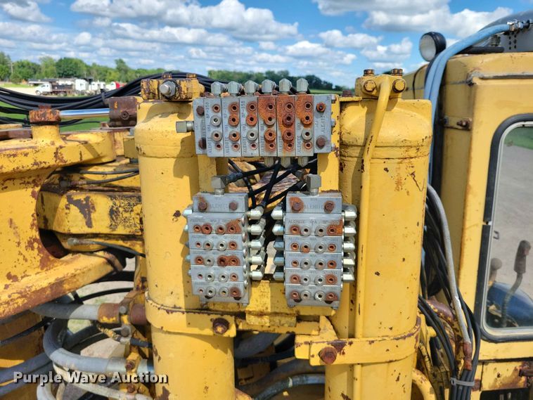 image for item EE1180 1983 Caterpillar 637D conventional scraper 