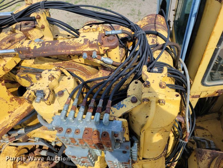 image for item EE1180 1983 Caterpillar 637D conventional scraper 
