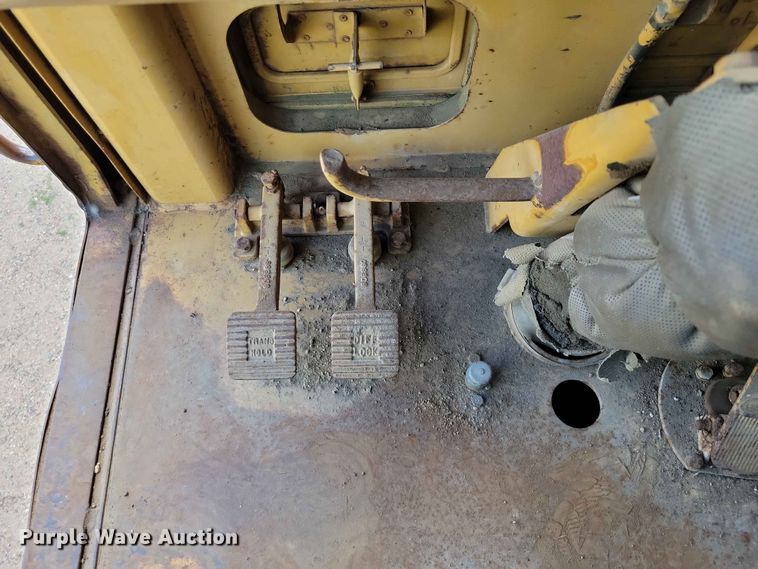 image for item EE1180 1983 Caterpillar 637D conventional scraper 