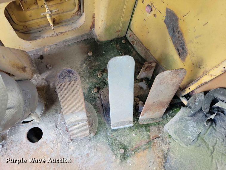 image for item EE1180 1983 Caterpillar 637D conventional scraper 
