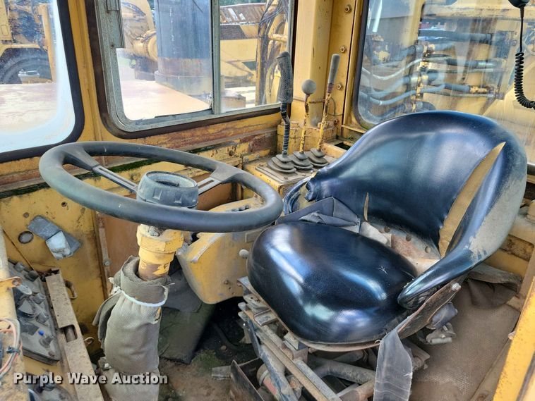 image for item EE1180 1983 Caterpillar 637D conventional scraper 