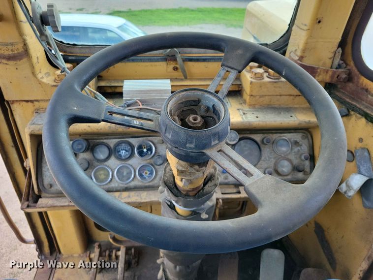 image for item EE1180 1983 Caterpillar 637D conventional scraper 