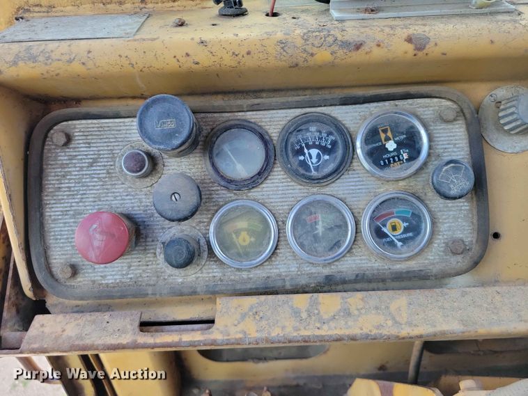 image for item EE1180 1983 Caterpillar 637D conventional scraper 