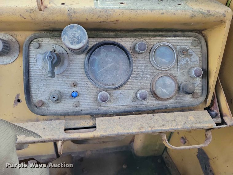 image for item EE1180 1983 Caterpillar 637D conventional scraper 