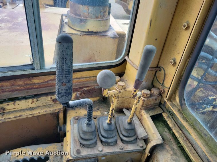 image for item EE1180 1983 Caterpillar 637D conventional scraper 
