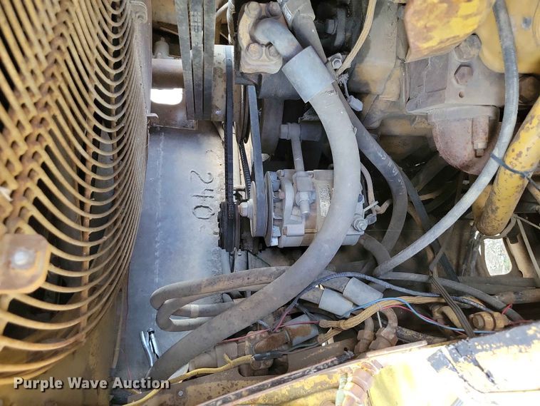 image for item EE1180 1983 Caterpillar 637D conventional scraper 