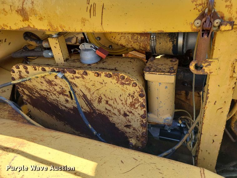 image for item EE1180 1983 Caterpillar 637D conventional scraper 
