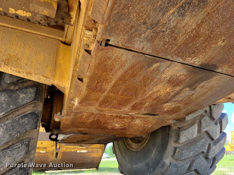 image for item EE1180 1983 Caterpillar 637D conventional scraper 