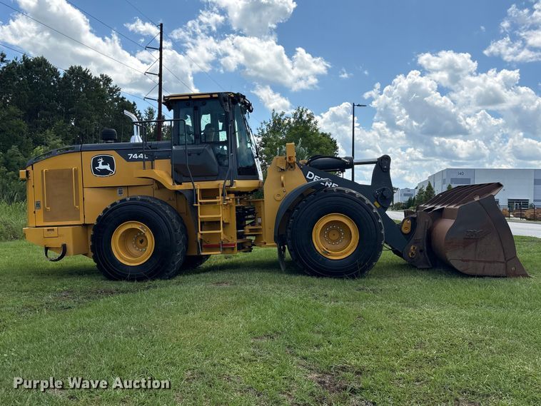 image for item EF1262 2020 John Deere 744L wheel loader
