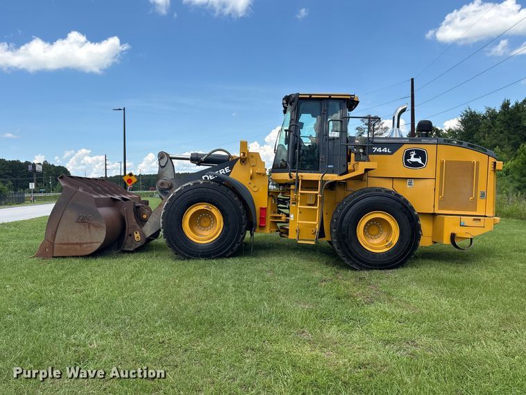 image for item EF1262 2020 John Deere 744L wheel loader