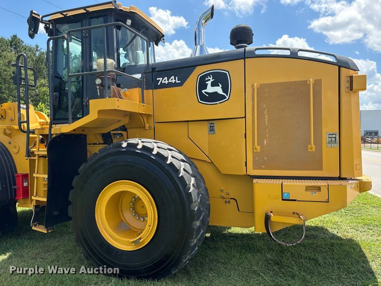 image for item EF1262 2020 John Deere 744L wheel loader