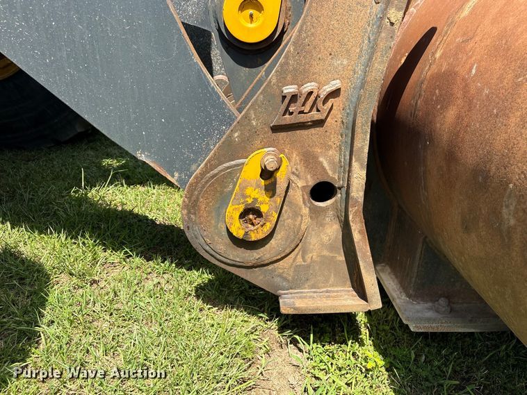 image for item EF1262 2020 John Deere 744L wheel loader