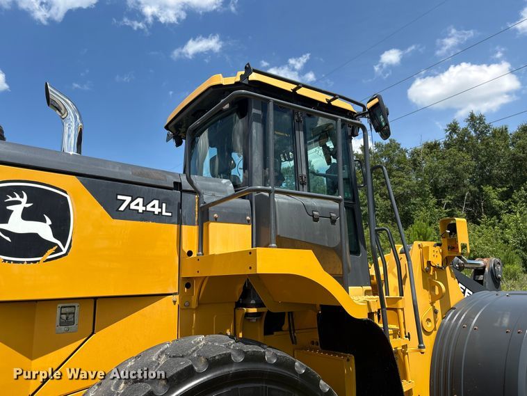 image for item EF1262 2020 John Deere 744L wheel loader