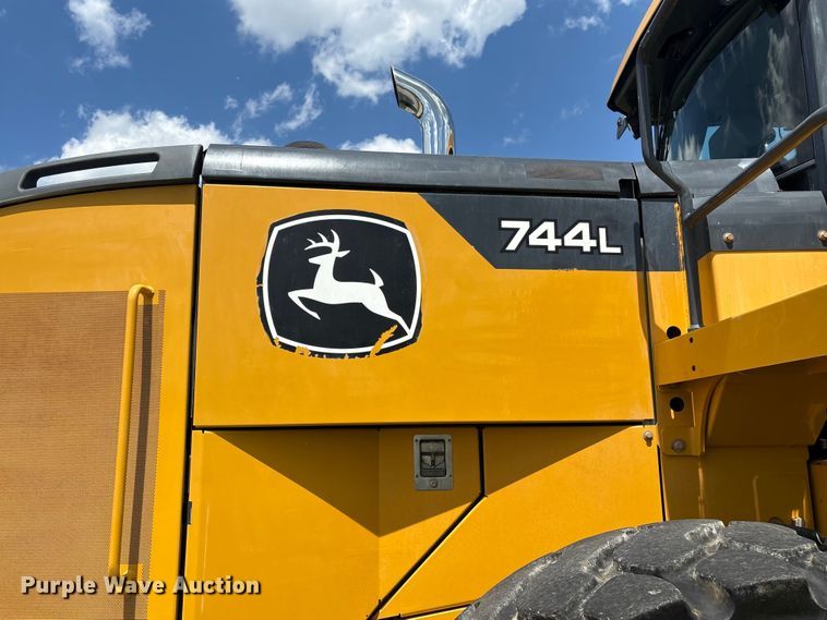 image for item EF1262 2020 John Deere 744L wheel loader
