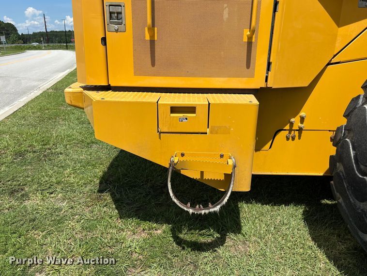 image for item EF1262 2020 John Deere 744L wheel loader
