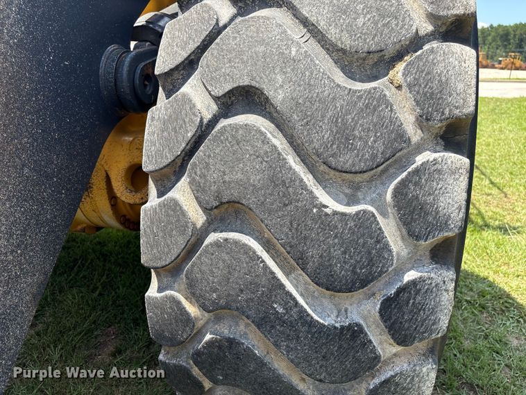 image for item EF1262 2020 John Deere 744L wheel loader