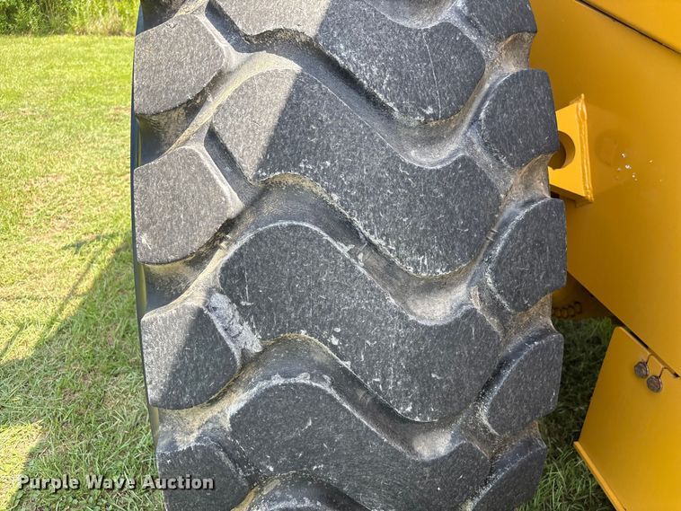 image for item EF1262 2020 John Deere 744L wheel loader