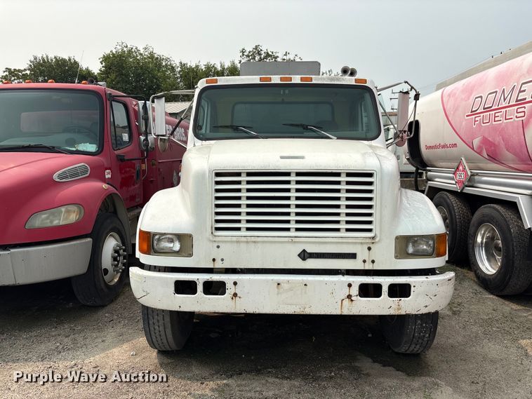image for item EF1278 1996 International 4900 fuel / lube truck