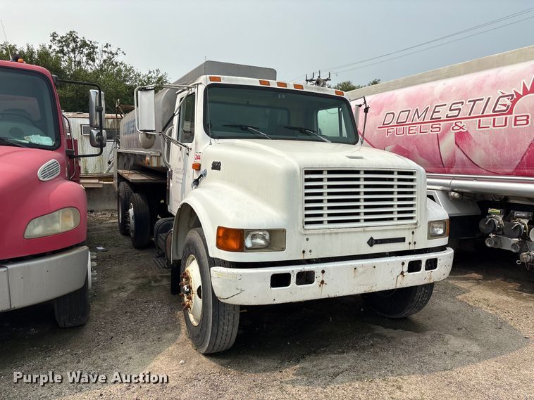 image for item EF1278 1996 International 4900 fuel / lube truck