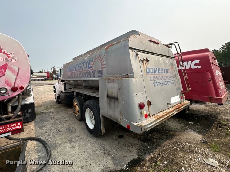 image for item EF1278 1996 International 4900 fuel / lube truck
