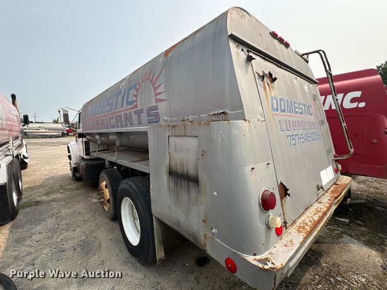 image for item EF1278 1996 International 4900 fuel / lube truck