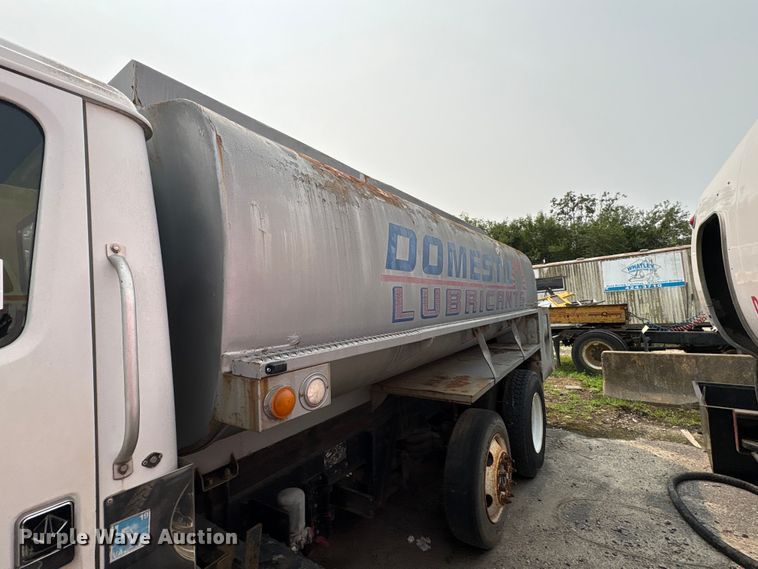 image for item EF1278 1996 International 4900 fuel / lube truck