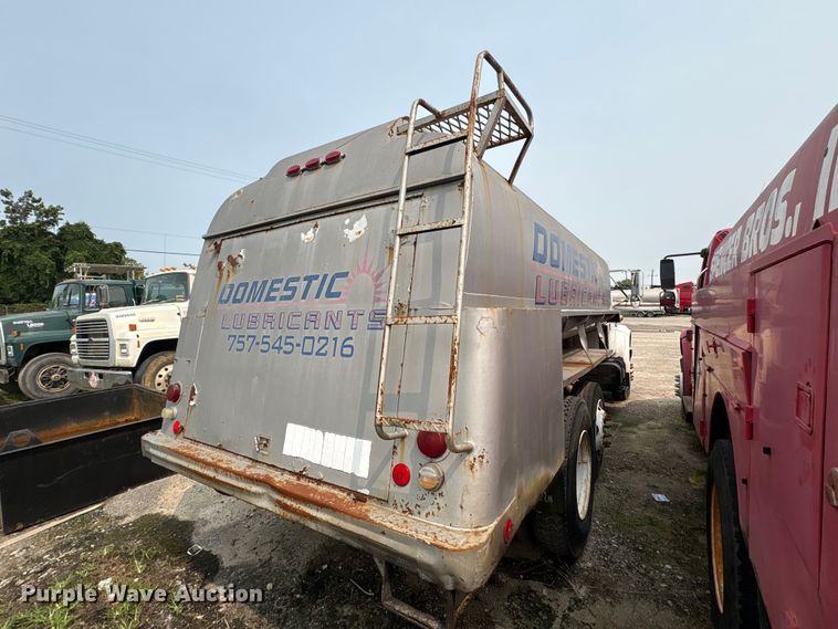 image for item EF1278 1996 International 4900 fuel / lube truck