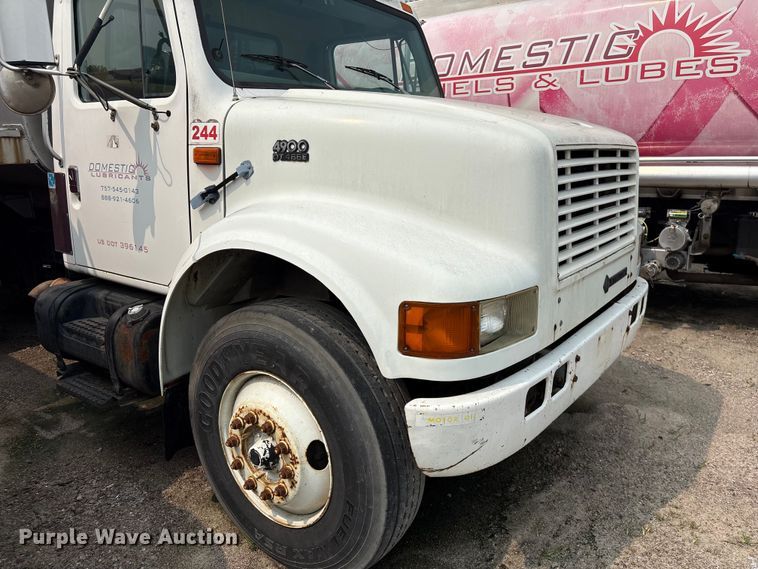 image for item EF1278 1996 International 4900 fuel / lube truck