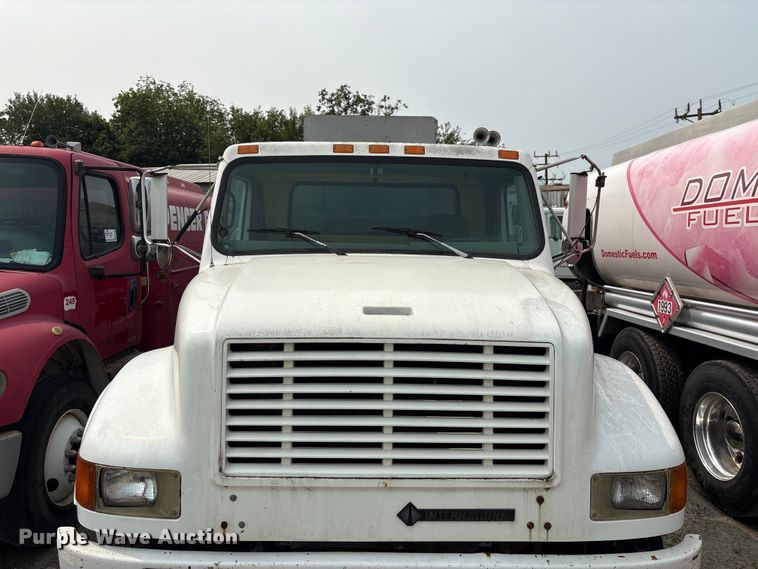 image for item EF1278 1996 International 4900 fuel / lube truck