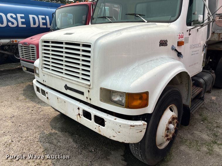 image for item EF1278 1996 International 4900 fuel / lube truck