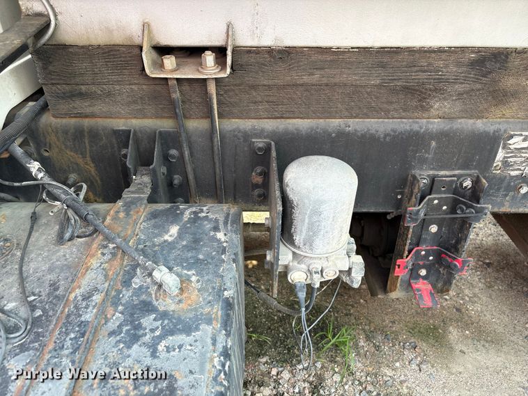 image for item EF1278 1996 International 4900 fuel / lube truck