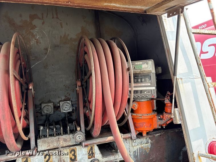 image for item EF1278 1996 International 4900 fuel / lube truck